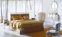 классическая кровать с кованными элементами