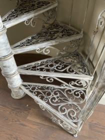 винтовая лестница на второй