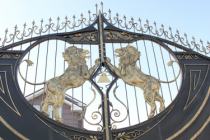 чеканка кованых ворот в Москве