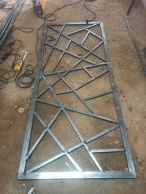 металлическую кровать