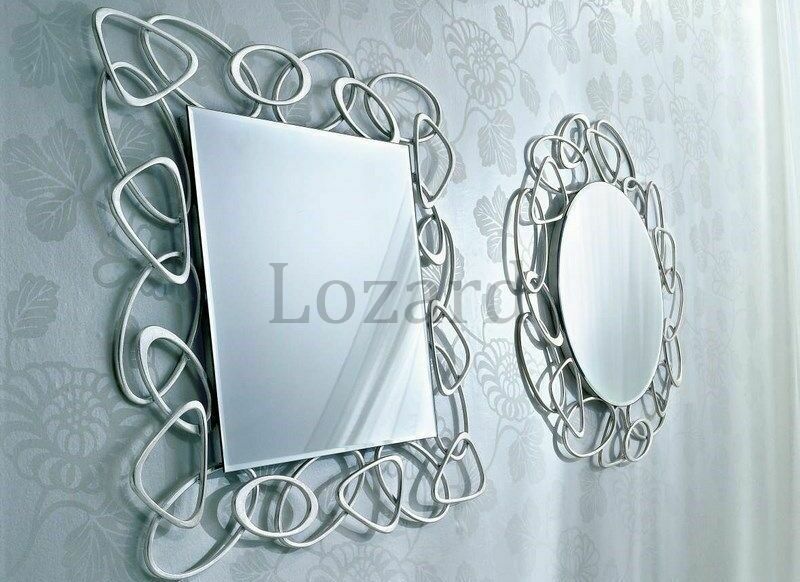 зеркало в металлической раме настенное
