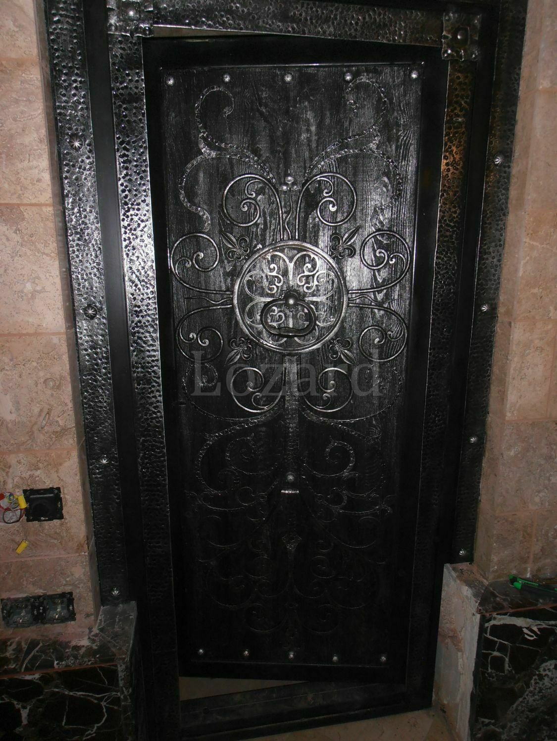металлическая кованая дверь