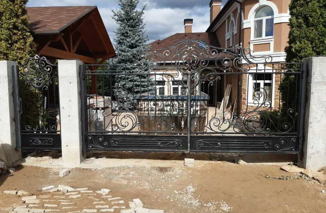 кованые ворота с калиткой