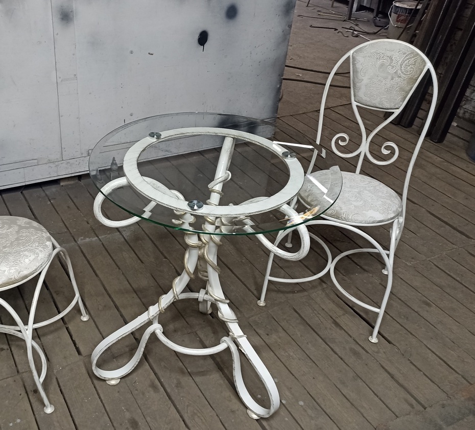 столик и 2 стула столик и 2 стула