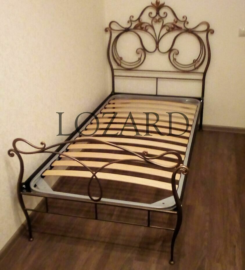 Односпальная кованая кровать