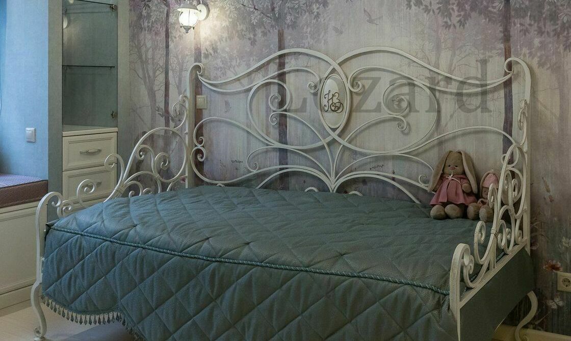 Кованый диван кровать с инициалами