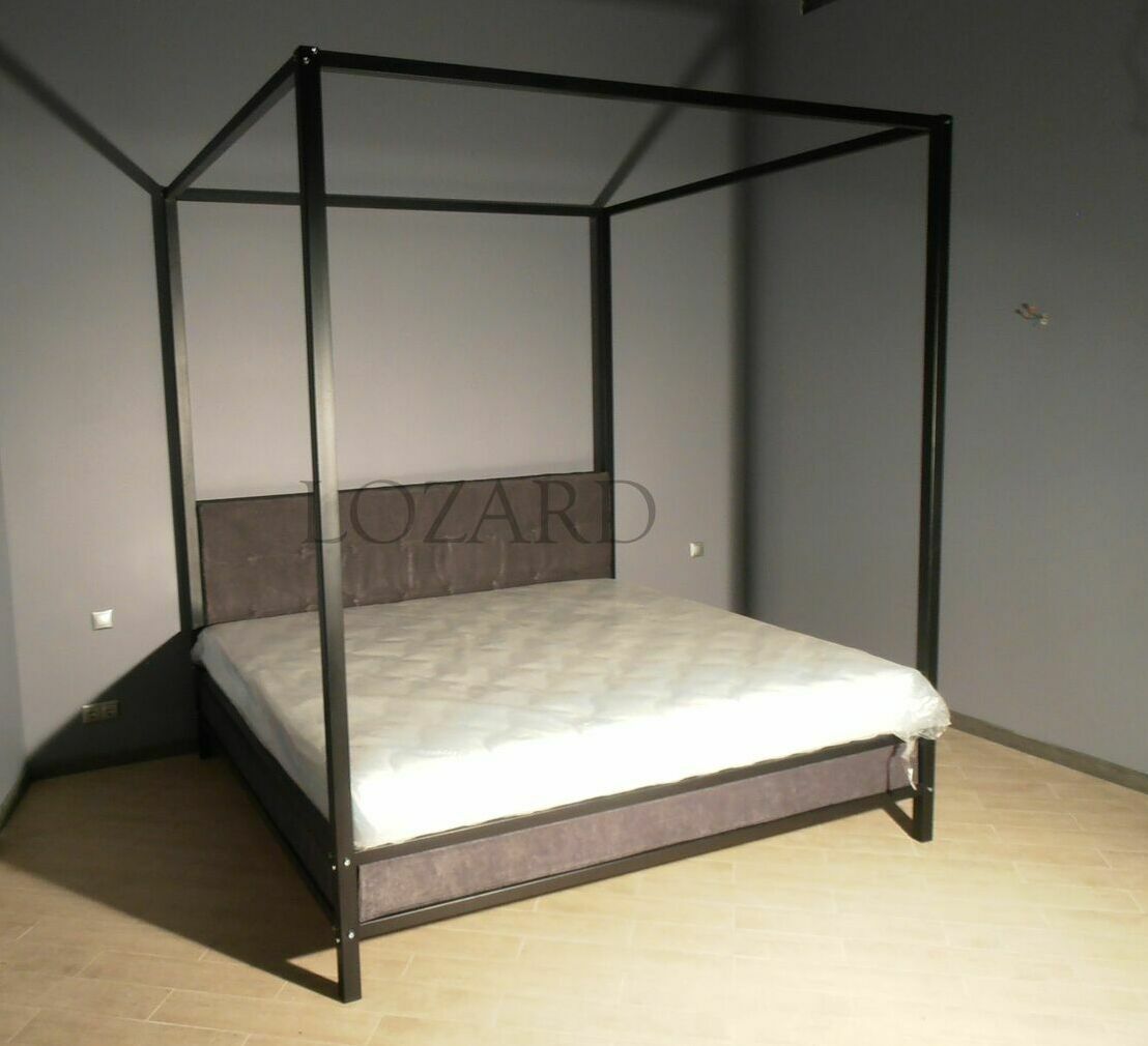 кровать с балдахином 