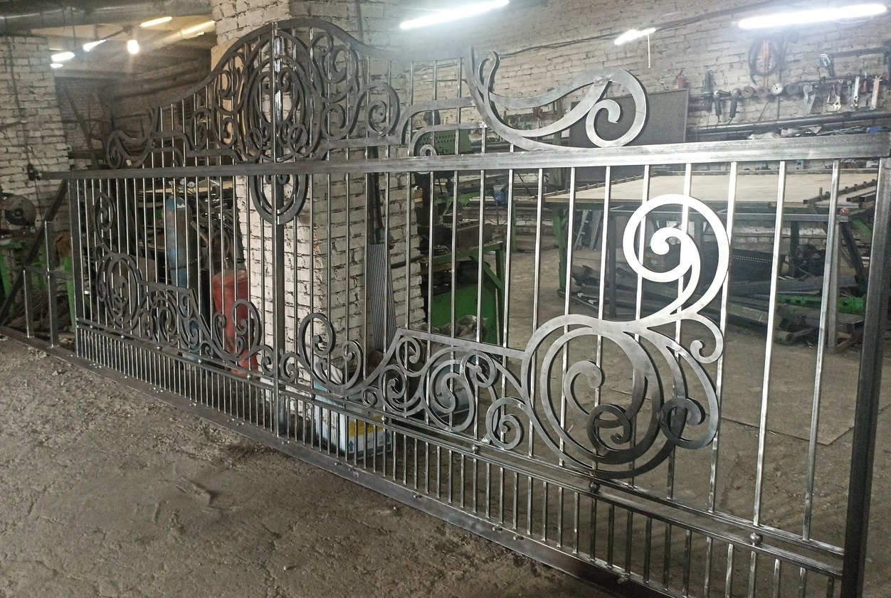 Кованные металлические ворота