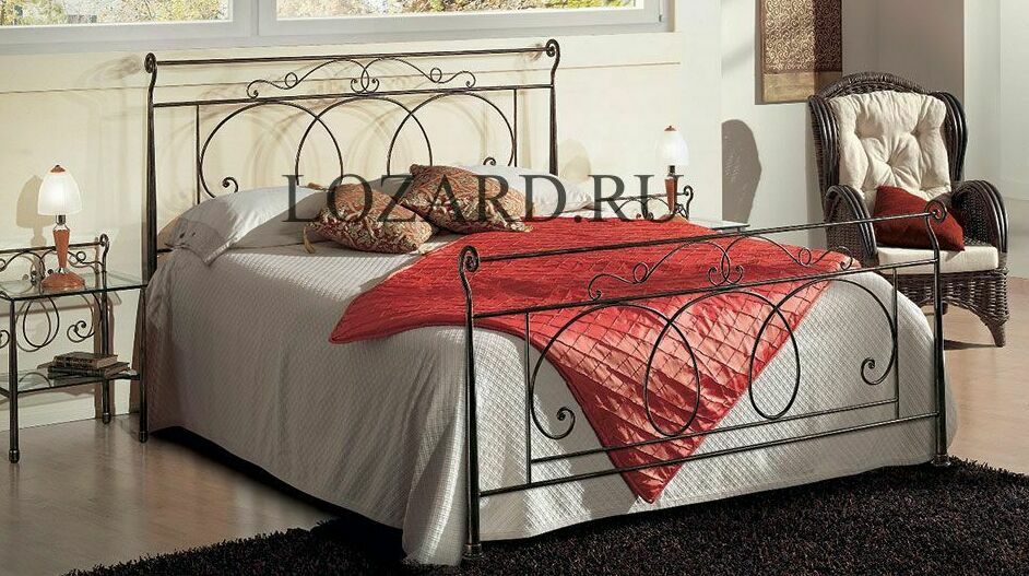 кровать  двуспальная с элементами ковки
