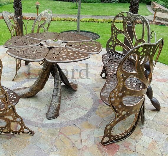 Садовая композиция скамейка и столик