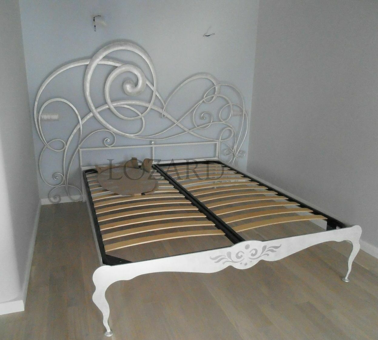 Декоративная кованая кровать