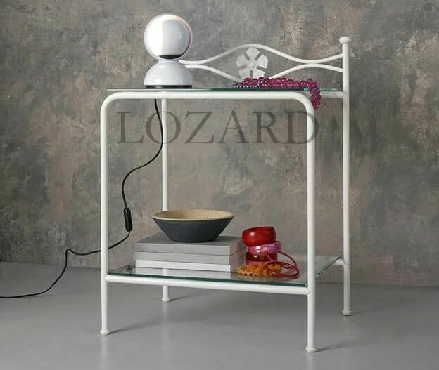 прикроватный столик с стеклом