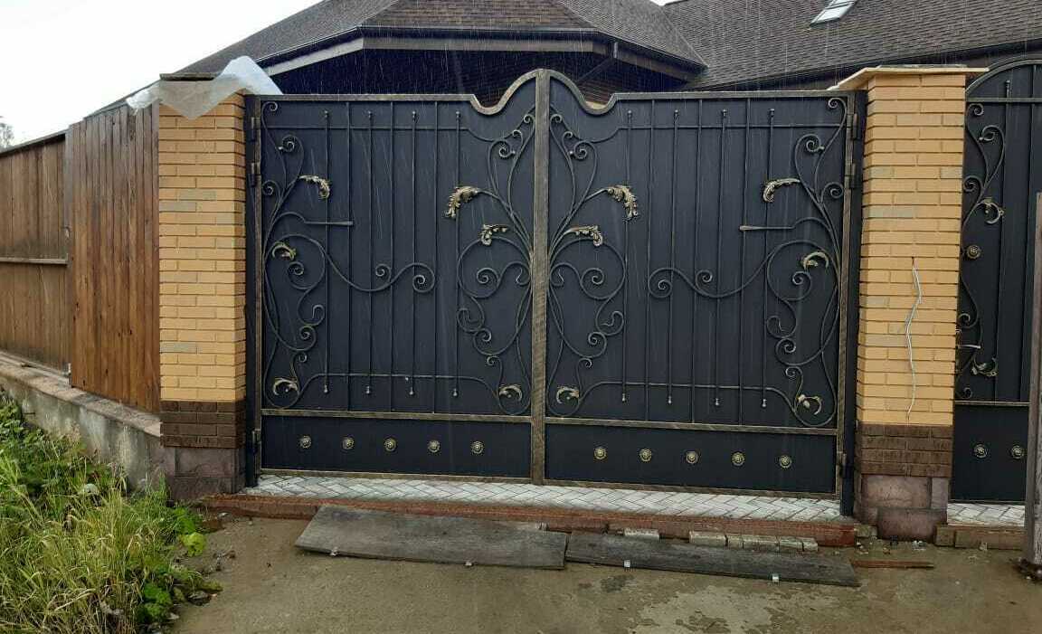 кованые ворота с калиткой