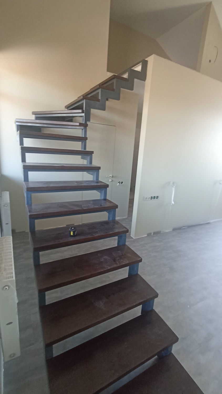 металлическая лестница металлическая лестница