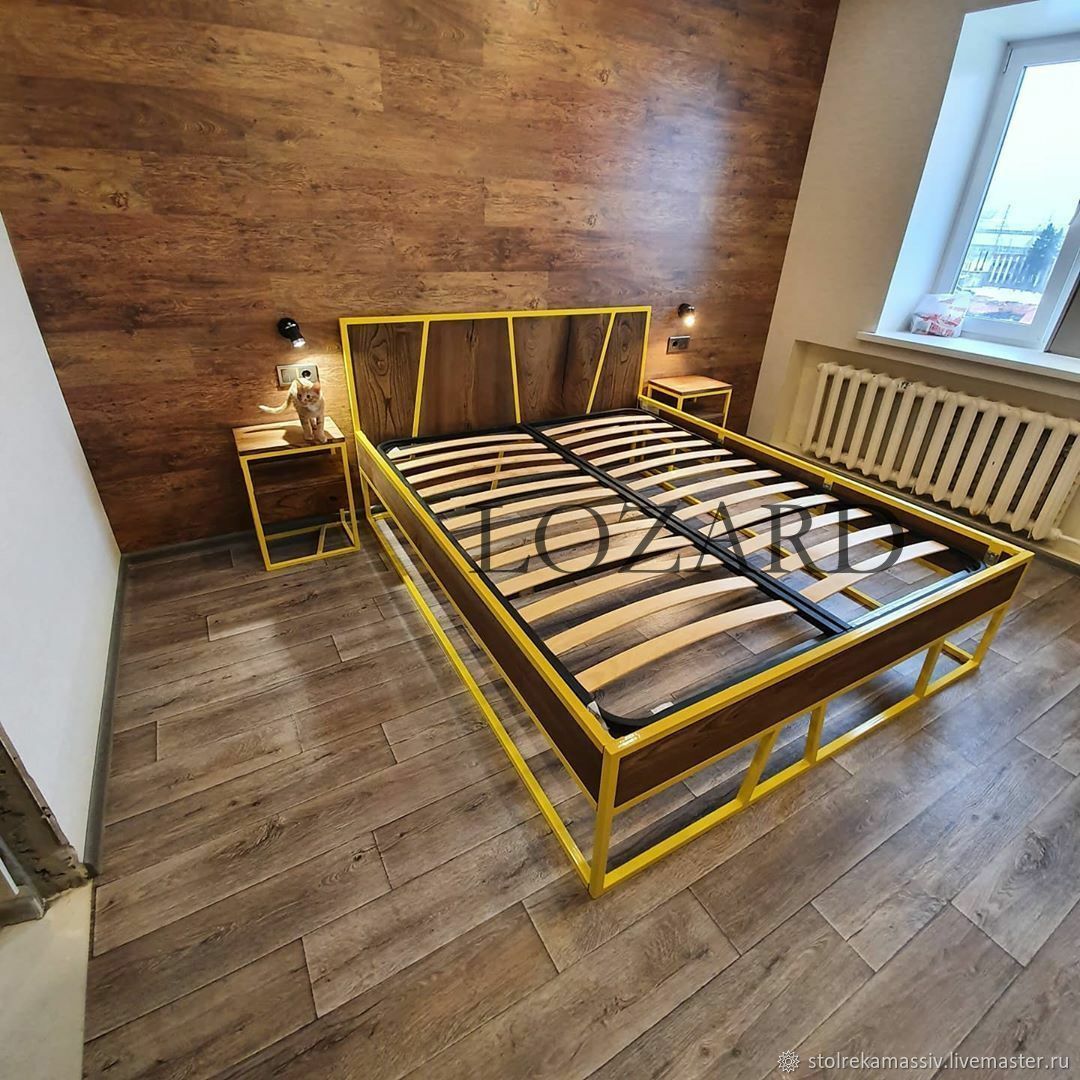 Кровать в стиле лофт из металла и дерева с подъемным механизмом